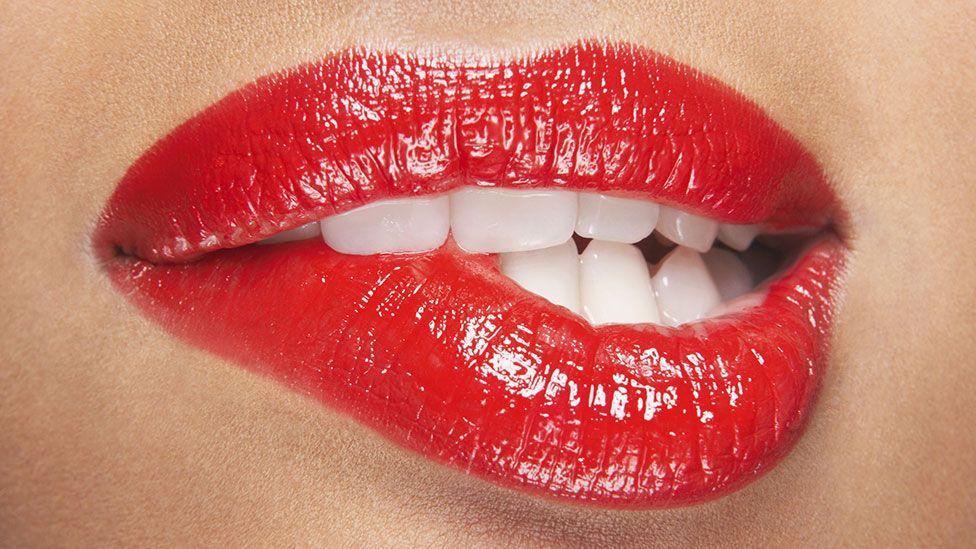 ¡Maximiza tu placer con este bálsamo labial con feromonas!